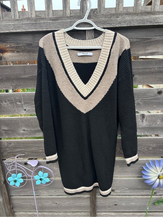 Smash + Tess Dresses & Skirts - V-Neck Black and Beige Knit Sweater Dress